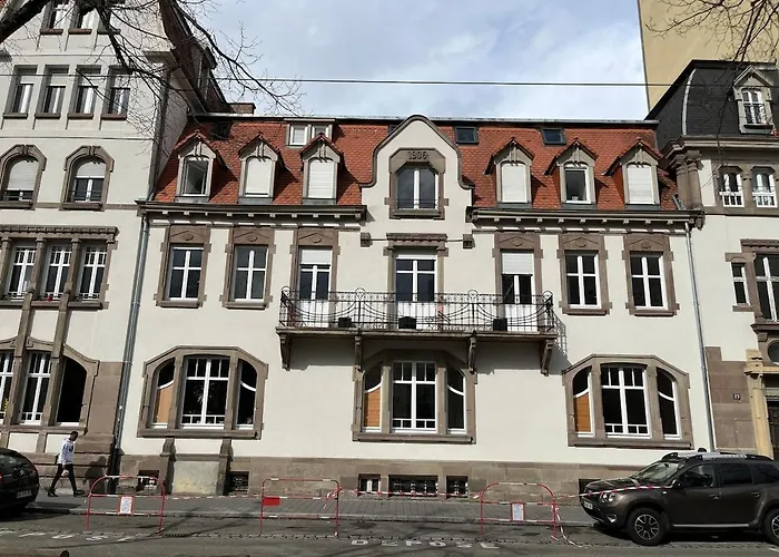 Elegant In A Quiet Town - Everything Nearby Apartment