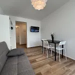 Elegant In A Quiet Town - Everything Nearby Apartman